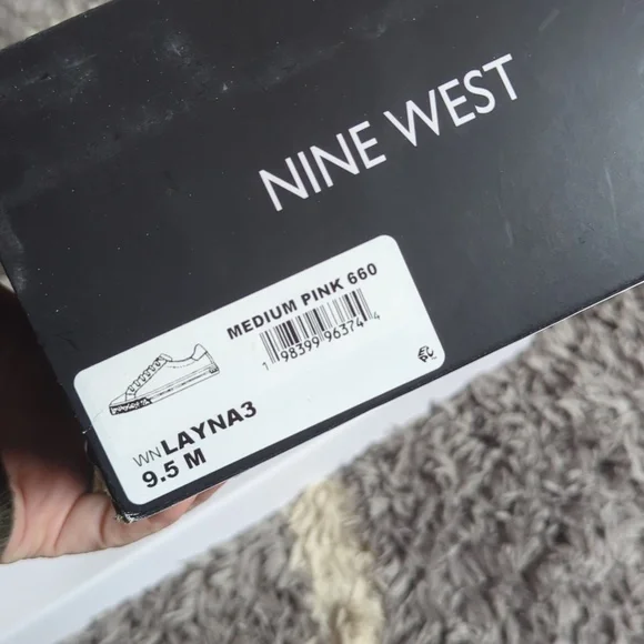 NIB Nine West Medium Pink 660 Floral Print Sneaker Size Women's 9.5 - Picture 2 of 4